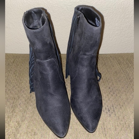 Carlos Santana , black point toe angle boot! With fringe, super cute. - Picture 3 of 6